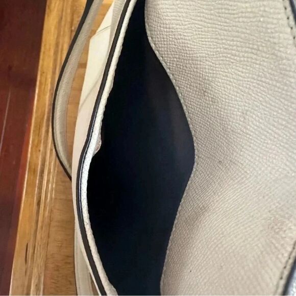 Coach ivory leather shoulder bag with gold detail 16” x 10” - Picture 4 of 10